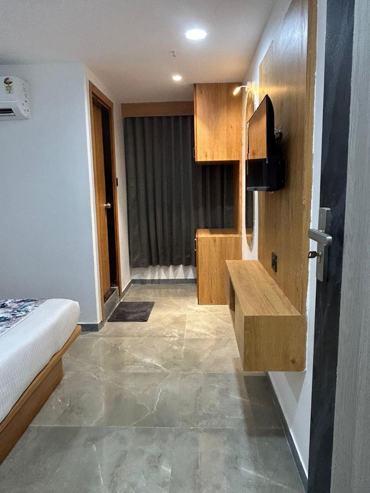 Hotel M Grand Ahmadabad Zewnętrze zdjęcie