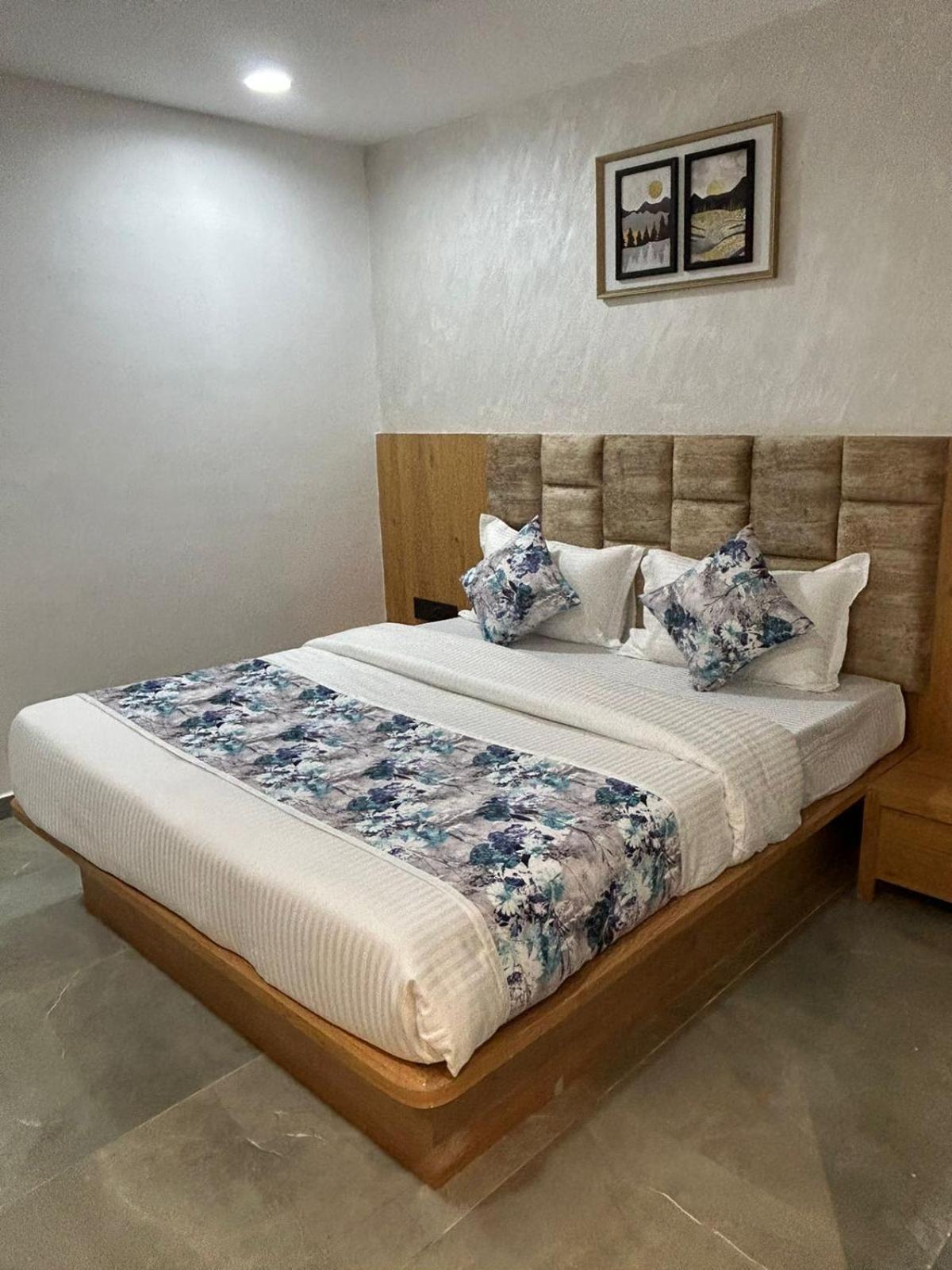 Hotel M Grand Ahmadabad Zewnętrze zdjęcie