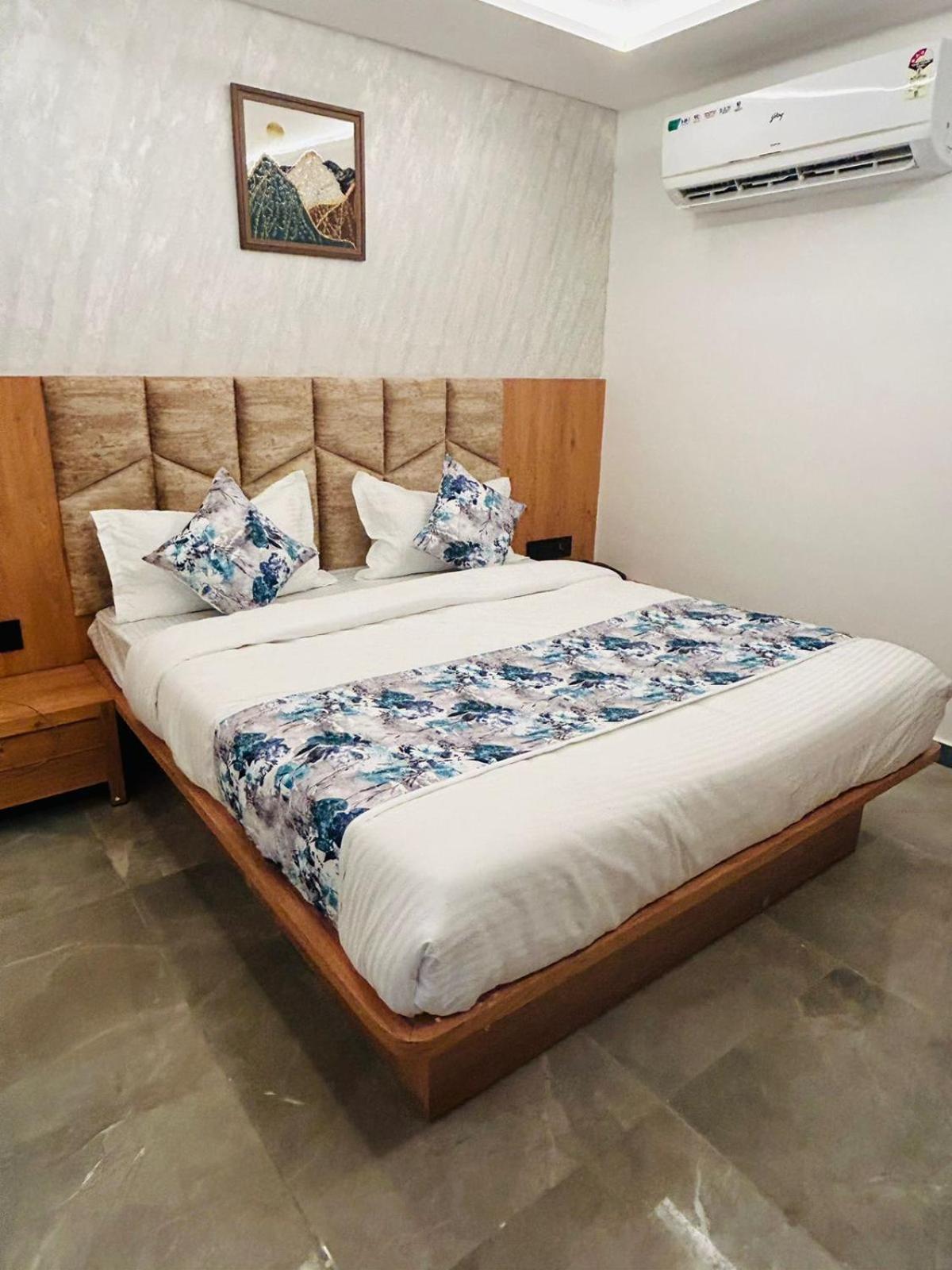 Hotel M Grand Ahmadabad Zewnętrze zdjęcie